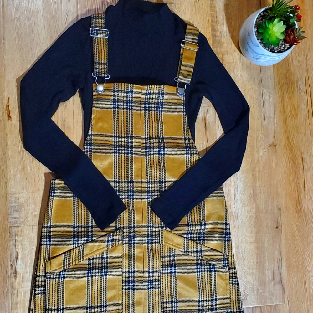Mini overall drees size small,color yellow black check
